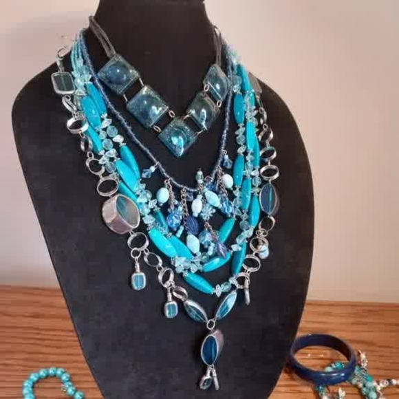 Turquoise Blue Mixed Jewelry Lot in Wooden Box - Picture 3 of 10